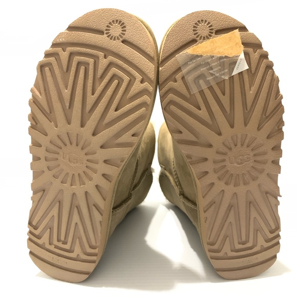 ❌SOLD❌UGG Women's Bailey Button II Boots Antelope - Picture 6 of 8